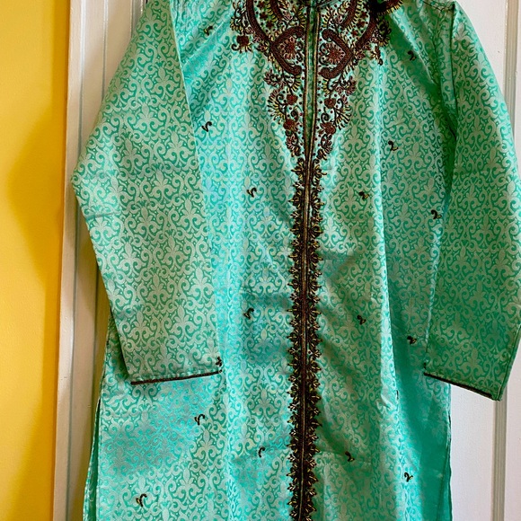 Lite green sherwani . Beautiful zardousi work - Picture 2 of 2